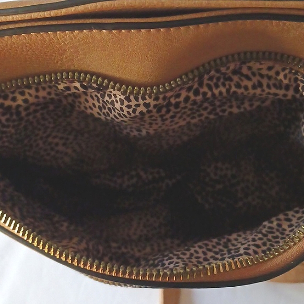 CUTE Crossbody Brown/Tan Gold Hardware Purse - Picture 11 of 16